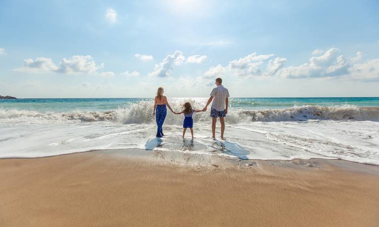Discover August, the month of family holidays.