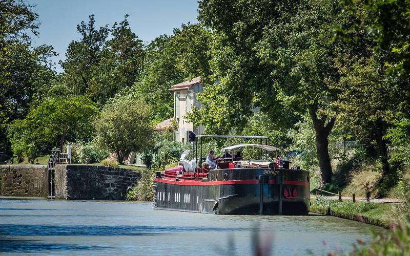 Houseboat for your bachelorette party