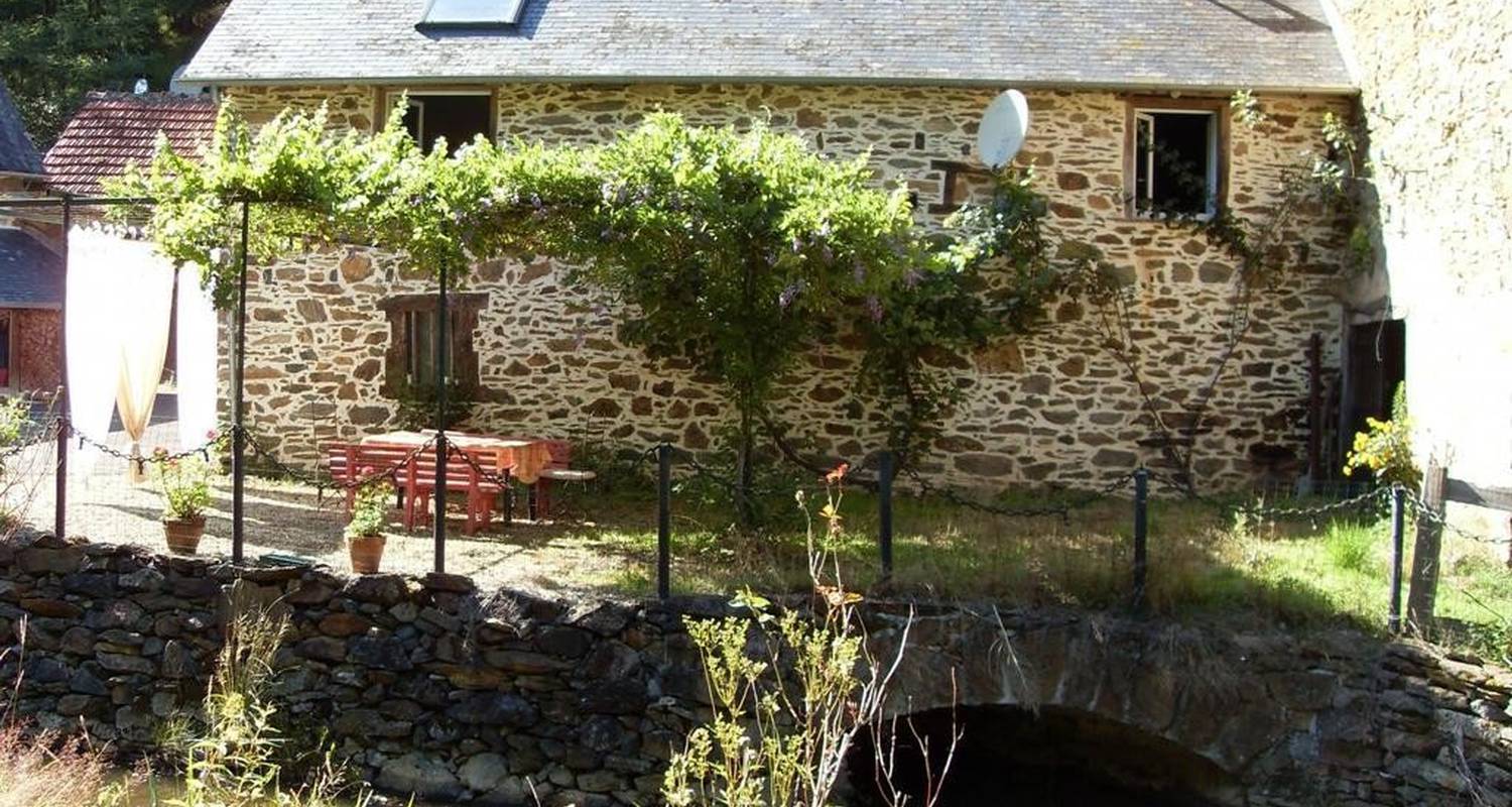 Habitación de huéspedes: moulin du chassaing en condat-sur-ganaveix (99145)