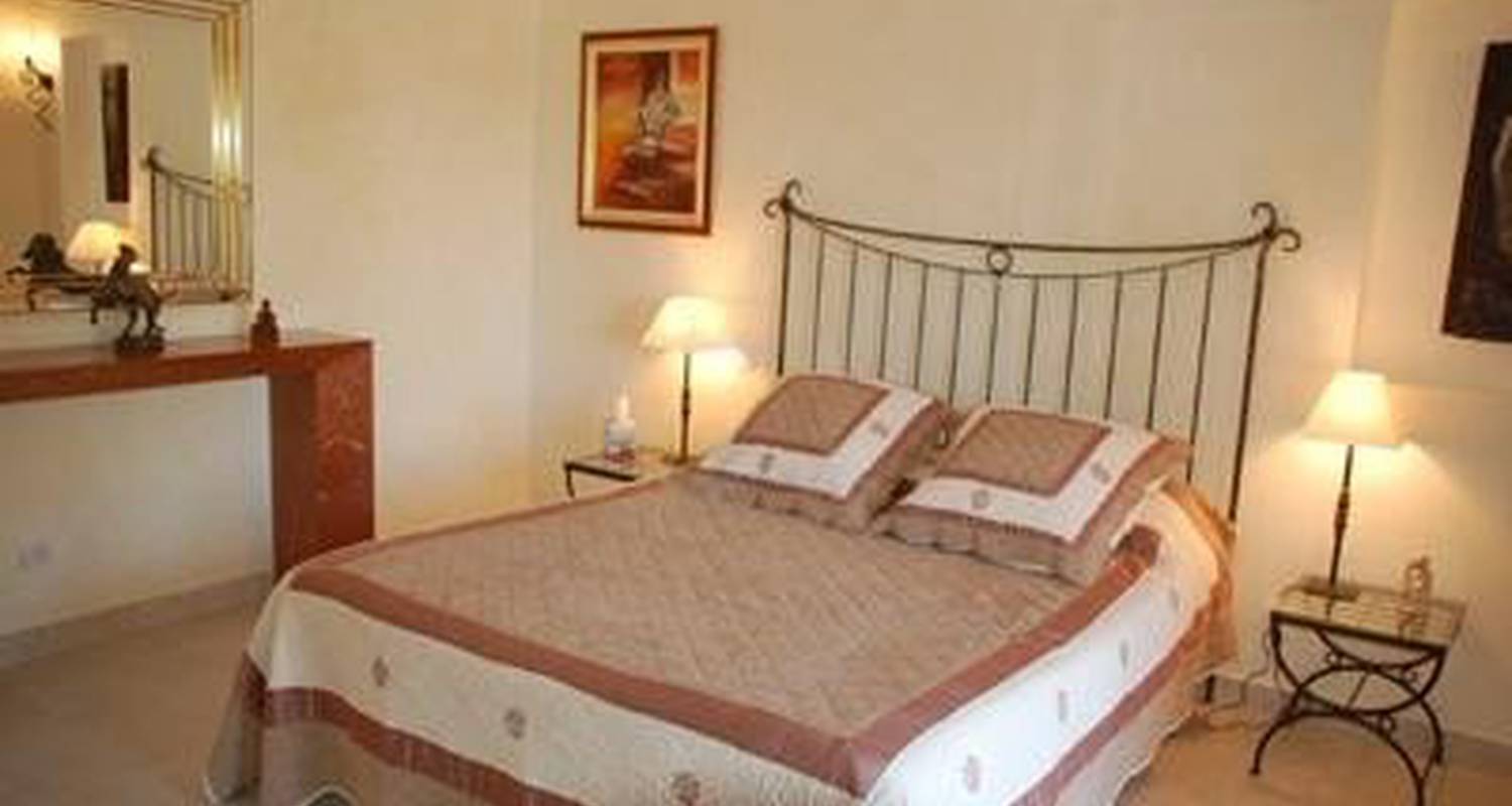 Chambre d'hôtes: mas carol à le pradet (103200)
