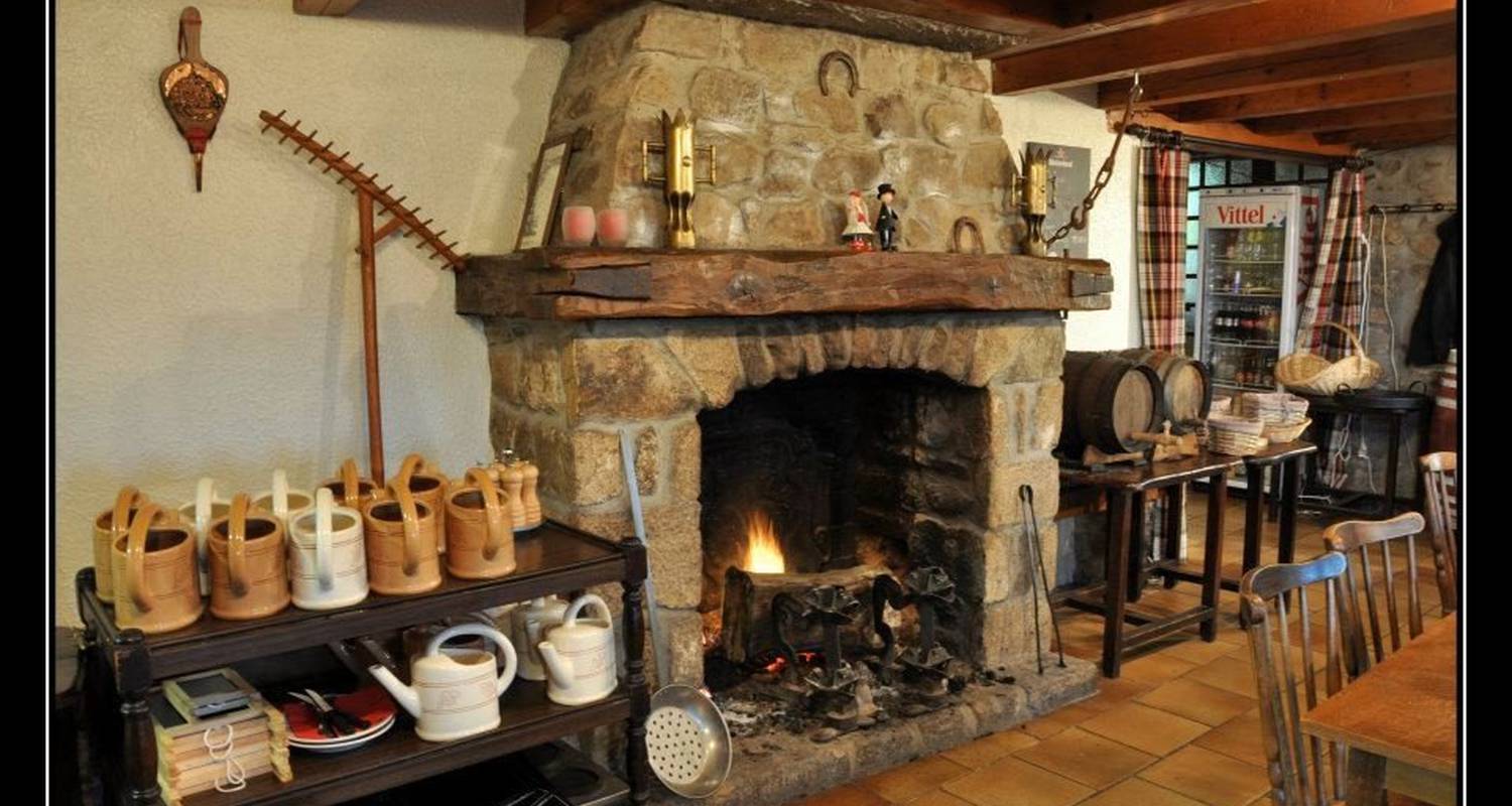 Auberge De La Croix De Saint Sabin AUBERGE CROIX DE ST SABIN à Colombier - 26325