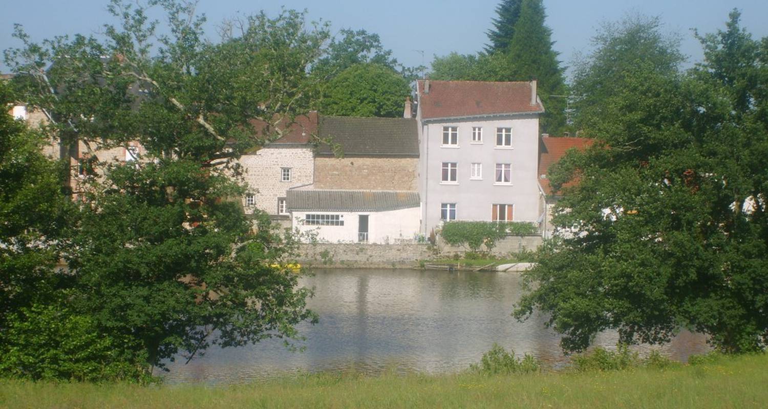 Habitación de huéspedes: l'hirondelle du lac en peyrat-le-château (113667)