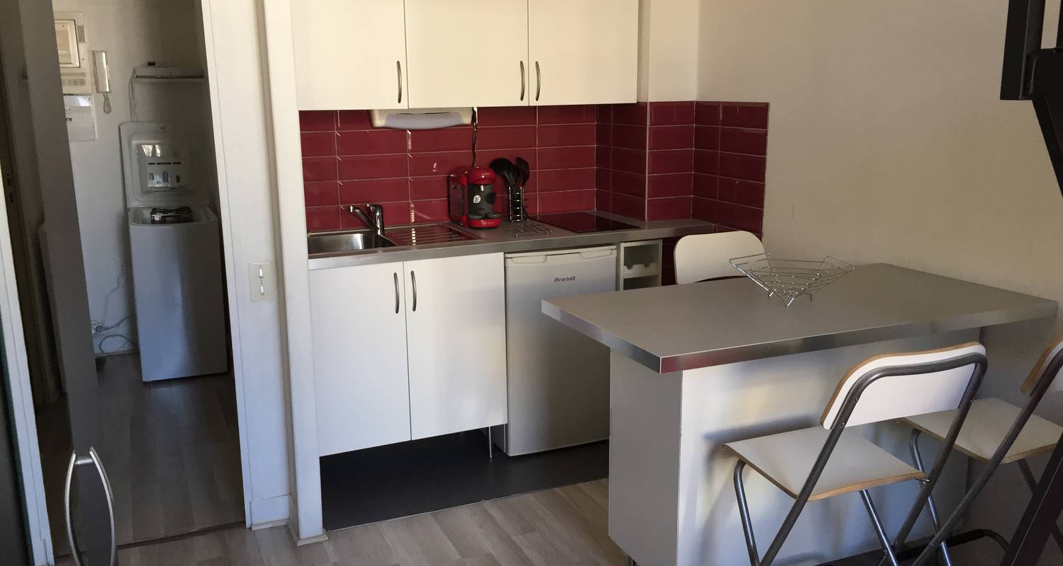 Furnished accommodation: loue studio marseille vieux port in marseille 01 (121969)