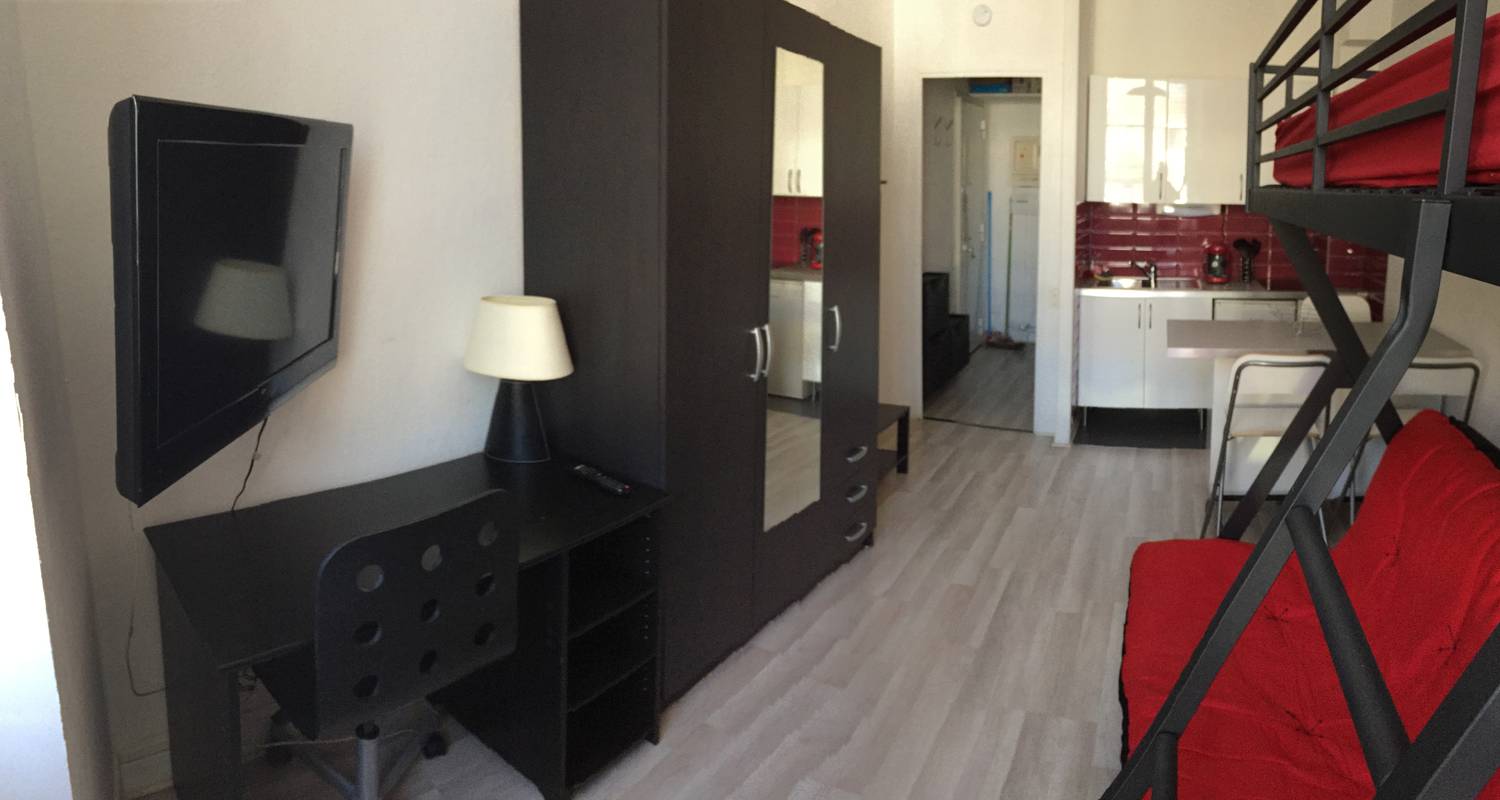 Furnished accommodation: loue studio marseille vieux port in marseille 01 (121967)