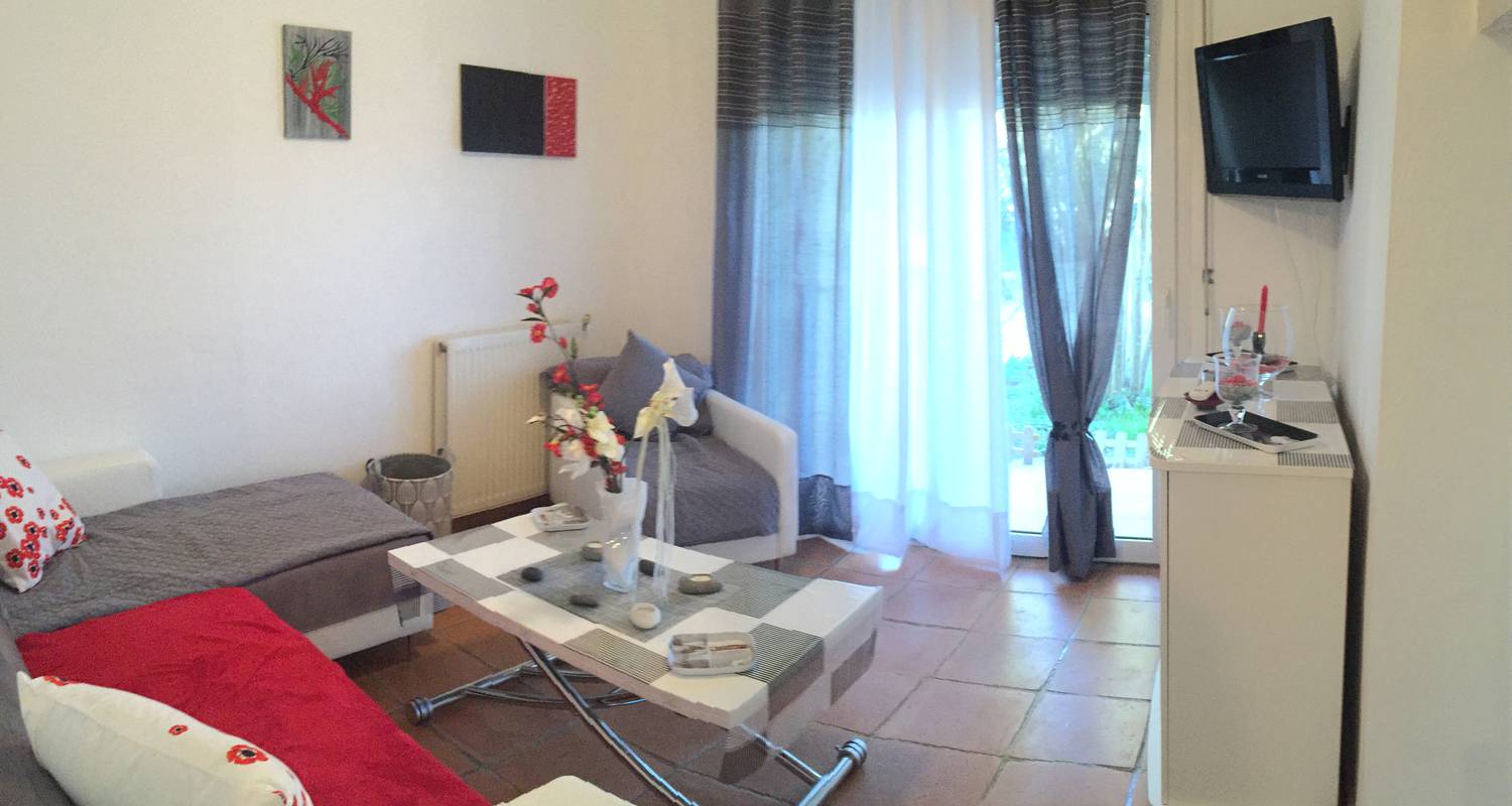 Furnished accommodation: loue jolie t2 a aix en provence (luynes) in aix-en-provence (121988)