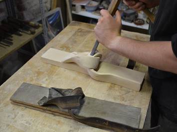 Sculpture courses on wood