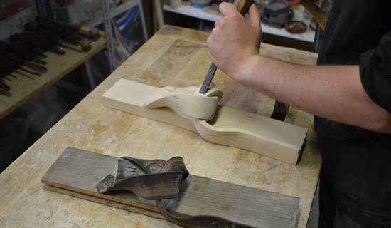 Sculpture courses on wood