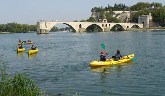 Balade en canoe sous le pont d'Avignon