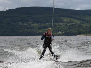 École de Ski Nautique & Wakeboard, Bouée Tractée