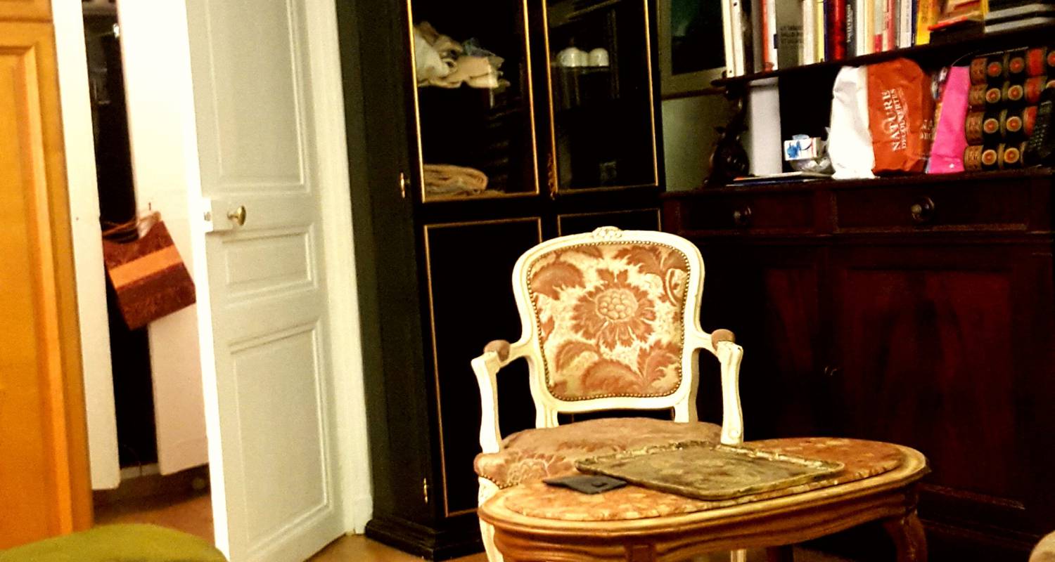 Furnished accommodation: romantic parisian flat in paris (129775)
